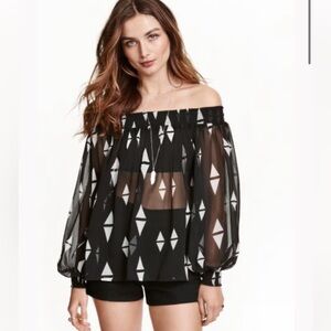 H&M Black White Printed Off The Shoulder Long Sleeve Beachy Sheer Blouse Size 6
